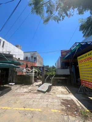 chính chủ gửi bán lô đất mặt tiền đường lê văn hiến