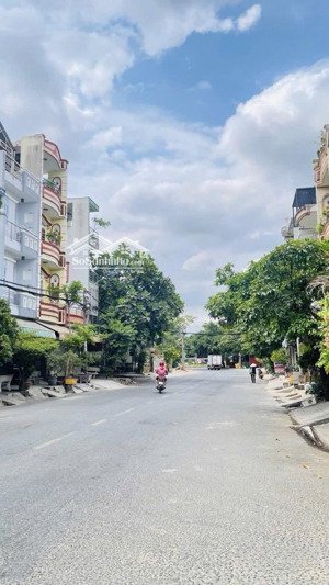 chính chủ cần bán gấp căn nhà 5 tầng - măt tiền khu vip tên lửa bình tân - 4x18m - giá 12,1 tỷ.