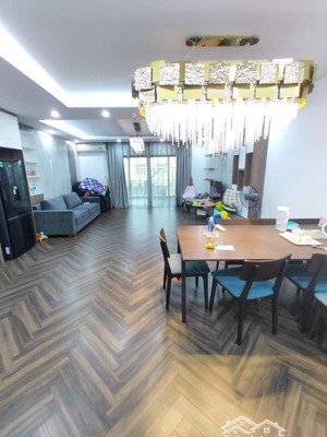 chung cư tòa sme tô hiệu 132m2, logoc, 3 ngủ 3 ban công, 3 wc, full nội thất