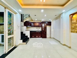 huỳnh văn bánh phú nhuận 5 tầng btct ở ngay 5.68 tỷ tl