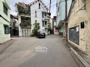 ngọc lâm dân xây 5tầng
nhà đẹp - gần ô tô - - vài bước ra phố: nhà nằm gần cầu long biên