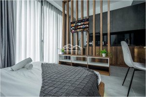 căn hộ ban công - tách bếp - full nội thất hiện đại - mặt tiền đường lớn gần ngã tư hàng xanh