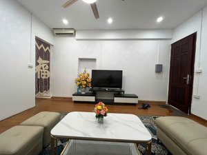 nhà đẹp ở ngay nội thất xịn sổ đỏ chính chủ tiện ích đầy đủ gần phố lớn trung tâm