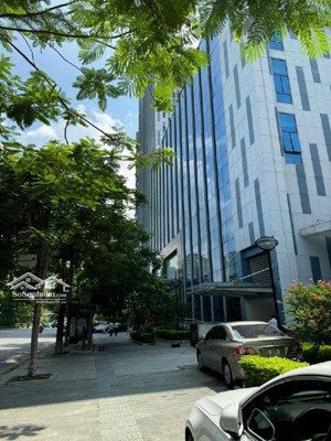 mặt phố hoàng quốc việt - 60m2 - vỉa hề rộng, kinh doanh cực đẹp - 31,5 tỷ có tl.