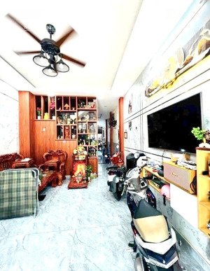 gần nhà ga t3! nhà đẹp 72m2 - 4 tầng ô tô ngủ trong nhà 6.x tỷ tl!