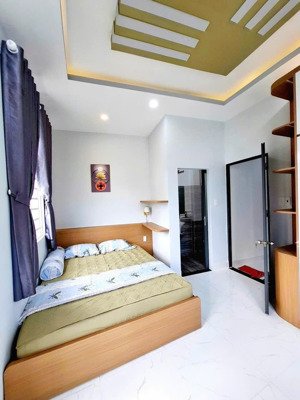 nhà ngang hiếm 4,2m-5 tầng-3pn-4wc-lạc long quân