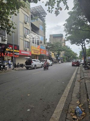 siêu phẩm mặt phố ngọc lâm, 75m ,thang máy ,vỉa hè rộng, dòng tiền có sẵn gần tỷ/năm, lh 