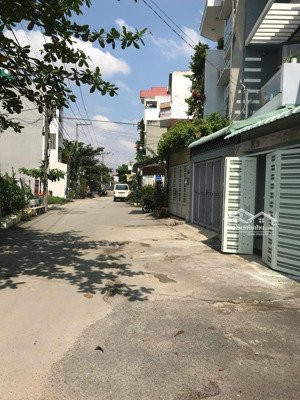 bán nhà đường số 79 phường
phú hữu, quận 9
xh đâu trong nhà được 2 cai diện tích :4 no hau 4,8x15