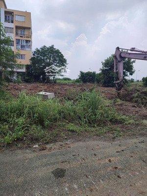 cho thuê đất trống 2,8ha. để kinh doanh thể thao - kho bãi...giá chưa tới 25k/m2 quận 12