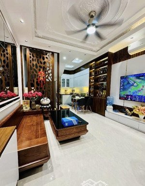 tây hồ - nhà mới ở ngay - ngõ thông gần phố - ô tô đỗ gần - trung tâm khu vực - bạt ngàn tiện ích