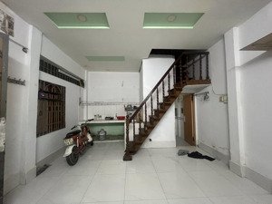 quận tân phú - 2.4 tỷ- nhà đẹp giá tốt gần mặt tiền chợ tân hương