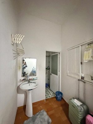 hh 1% ae chạy giúp nhà p14 gv dt 4x11.5m đúc lững