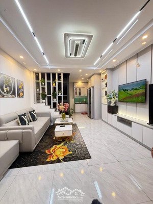 bán nhà hoàng liệt / linh đàm / đầy đủ nội thất / ô tô chạy ngay nhà / trước nhà xe máy sh quay