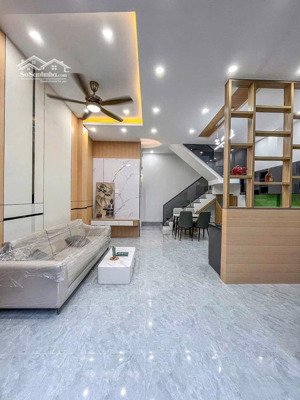 bán nhà trệt lầu thiết kế hiện đại hẻm 2 đường 3/2 gần vòng xoay đầu sấu lộ oto tới nhà