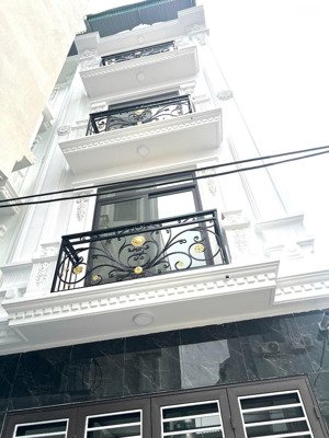 siêu phẩm tổ 10 yên nghĩa nhà 5 tầng diện tích 38m cách trục chính tổ 10 chỉ 3 bướ