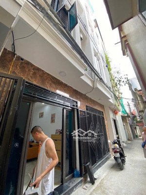 nhà đẹp ở luôn ngõ thông kinh doanh nhỏ,39m2 4 tầng mới kính cong chỉ 4,55 tỷ