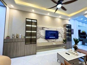 [hiếm có khó tìm] bán nhà tân mai, vf3 đỗ cửa, 1 bước ra xe tải tránh, nhỉnh 9 tỷ.