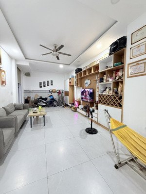 ngộp bank - nhỉnh 5 tỷ 77m2 - 3 tầng hoàn công