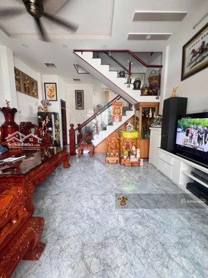 hàng hiếm đẹp chính chủ nhờ bán nhà 3 tầng 2 mặt tiền hẻm điện biên phủ( cách biển 200m).vĩnh hoà