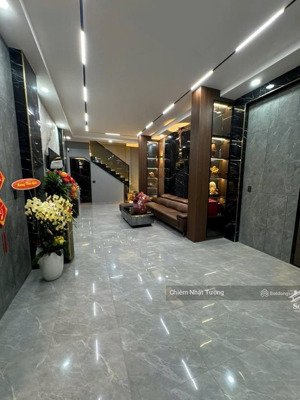 nhà bán hẻm 8m,xe hơi ngủ trong nhà, 3 tầng kiên cố, 4,5m x11m, tặng full nội thất xịn sò, hơn 8ty