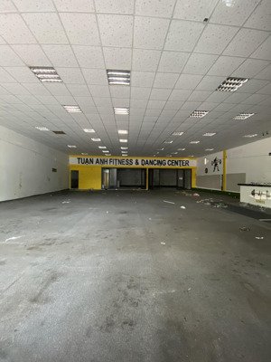 cho thuê nhà mặt tiền nguyễn hữu thọ . ngang 8m . 3 tầng thông suốt đẹp