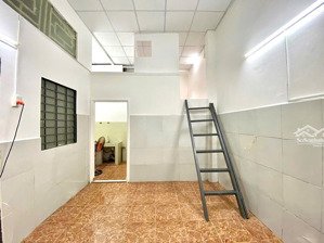 chính chủ cho thuê phòng duplex không nội thất , rộng 40m2 , gần đại học tài chính - marketing