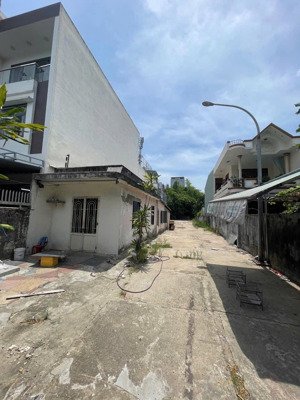 chính chủ cần cho thuê lô đất 1800m2 cực hiếm 2 mặt tiền trước sau đường đặng vũ hỷ.