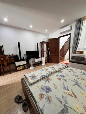 bến xe đà nẵng toà nhà 4 tầng full nội thất , mang phong cách hiện đại , chỉ xách vali vào ở .