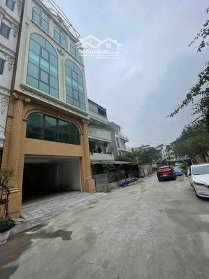 nhà đẹp tái định cư ngọc thụy - lô góc 3 mặt thoáng - ô tô đậu cửa - kinh doanh đỉn -thang máy xịn