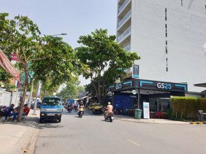 bán đất góc 3 mặt tiền, đường quốc hương, phường thảo điền quận 2 thành phố hồ chí minh. gía 74 tỷ