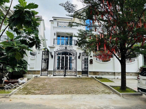 biệt thự khu compound - 5pn - full nội thất cao cấp - an ninh 24/7 - ngay vincom