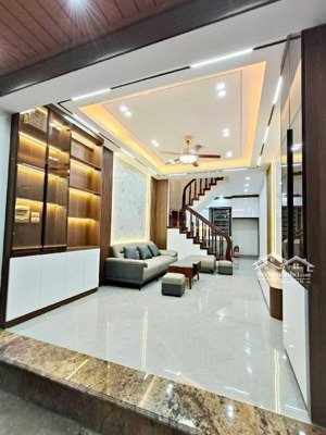 [chủ cần bán gấp] nhà phân lô thịnh liệt, ô tô đỗ cửa, 43m nhỉnh 12tỷ