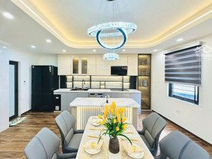 bán nhà xã đàn. thông phố trung phụng. xay mới 5 tầng. thông rộng thoáng. giá hợp lý.