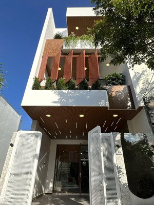 điểm cộng siêu chất: nhà 3 tầng mới 100% full nội thất cao cấp, chỉ việc xách vali vào ở