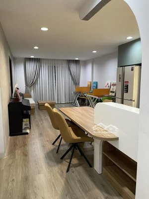 cho thuê căn góc 99m2 có đầy đủ nội thất giá 9 triệu/tháng. lh: 