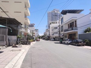 bán nhà mặt tiền đường nguyễn bỉnh khiêm ngay chợ đầm nha trang, cách biển chỉ 500m