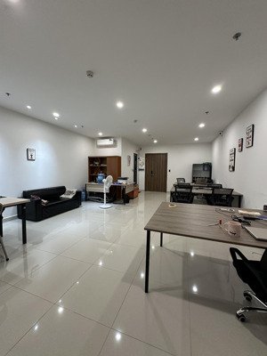 căn hộ 53m2 q7 riverside bán với giá 2,350 tỷ đang cho thuê 8tr/ tháng