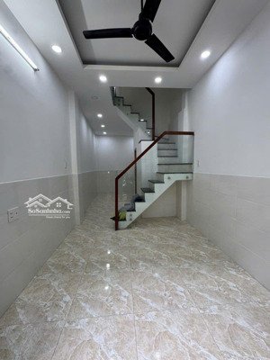 nhà đẹp 2 lầu gần mặt tiền đường