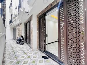 Bán nhà mới phân lô phố Giảng Võ, 30m2, Gần Chợ Thành Công, Ngõ rộng thoáng, Chỉ 7,98 Tỷ, Sổ Đỏ CC