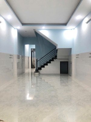 cho thuê nhà mặt tiền võ văn hát phường long trường quận 9 - 2 tầng - sân ô tô giá 10 triệu