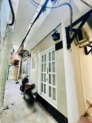 chính chủ bán nhà đẹp ở đường cô giang, quận 1: hai tầng, nội thất đầy đủ, mới tinh