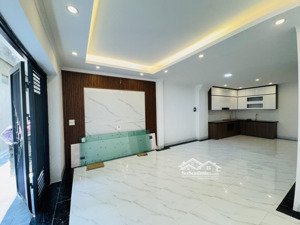 nhà đẹp xây mới minh khai - thang máy - sân để xe rộng - 30m ra ô tô