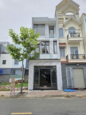 nhà phố mới hoàn công kdc phú hồng thịnh gần làng đại học và bigc go dĩ an