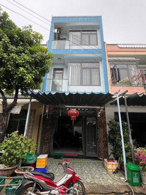 bán nhà 3 tầng mặt tiền dương đức hiền cách biển chỉ 100m! vị trí cực hiếm: 2 phút đi bộ ra