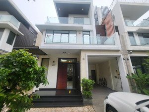 cho thuê biệt thự lucasta khang điền full nội thất cao cấp lh 