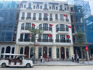 bán liền kề phố mặt đường hoàng quốc việt kéo dài 6 làn xe giá full 17 tỷ