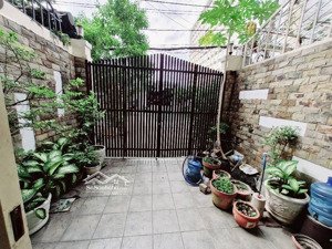 bán nhà 1 đời chủ dt 80m2 nằm trong kdc cao lỗ đối diện aeon mall quận 8