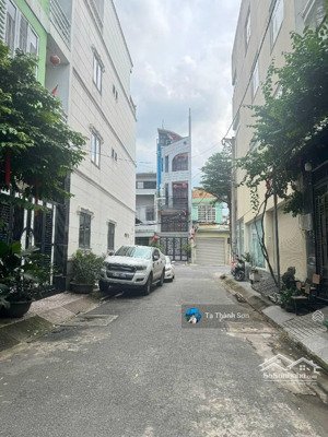 nhà 240m2 sd, đường 7m 5 tầng 5pn ngay ql13 chính chủ một đời chưa qua mua bán xây dựng kiên cố đẹp