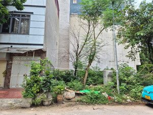 mảnh đất vàng phân lô ô tô tránh dịch vụ kiến hưng,hà đông. dt 50m * 5.56m * giá 13.5 tỷ. kdoanh