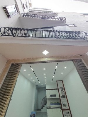 cực hiếm nhà 32m2*5t*3pn thang máy, full nội thất, 10m ra đường ô tô tránh tại ngõ chùa xa la